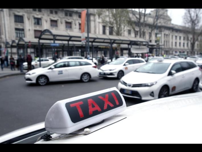 Domani sciopero generale dei taxi
