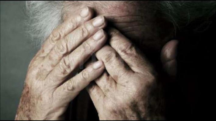 Anziani nudi e legati, scoperta casa riposo degli orrori nel catanese