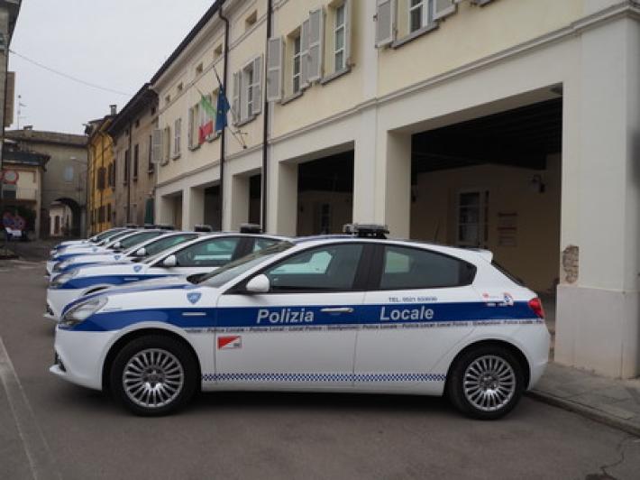 Controlli per presunti maltrattamenti ai cavalli. E invece trovano lo stalliere col permesso scaduto