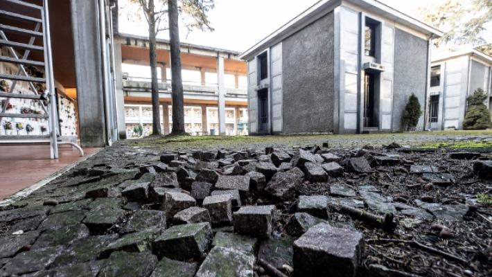 Crepe, buche e calcinacci: nei cimiteri scatta l'Sos manutenzioni
