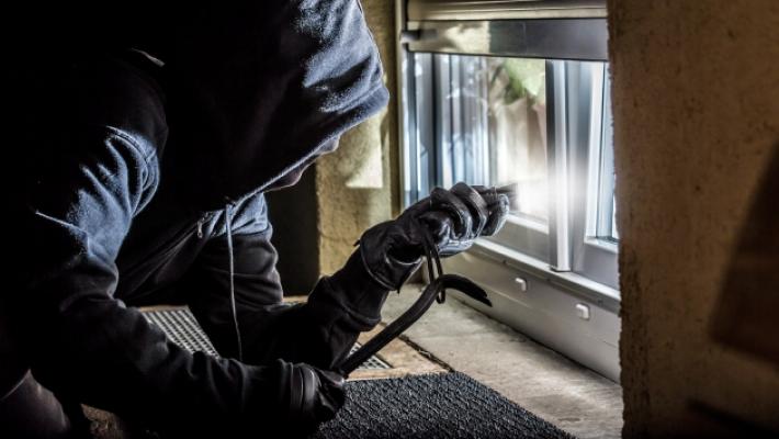 Bore, paura per la raffica di furti: i cittadini &laquo;sorvegliano&raquo; il paese