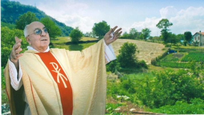Addio a don Franco, il prete che amava la sua valle
