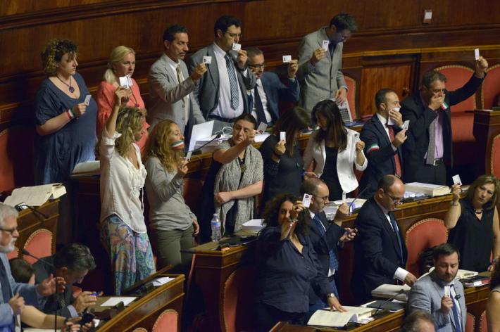Senato: M5s, Sel e Lega fuori dall'aula