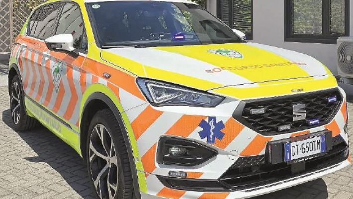 Travolge una donna sulle strisce e si allontana senza soccorrerla