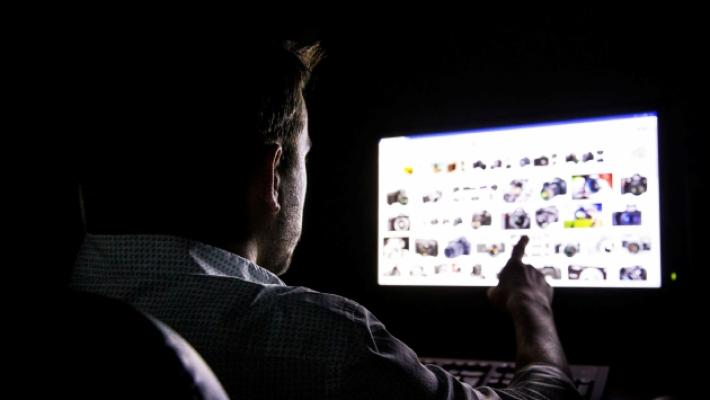 La finta Porsche e il falso assegno: cos&igrave; si intasca 19mila euro