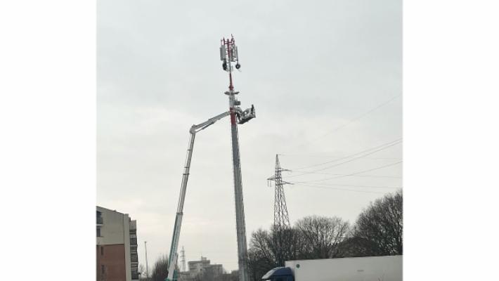 Spuntano nuove antenne in citt&agrave;. E tra i residenti sale la protesta