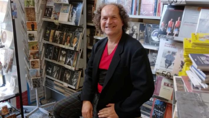 Tito Pioli: La prof ribelle e gli alunni che la seguono