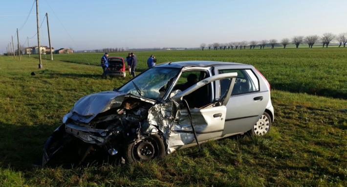 Schianto tra due camion e due auto. Via Burla chiusa per ore