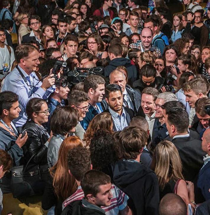 Giovani editori: aiuti per la formazione digitale a scuola