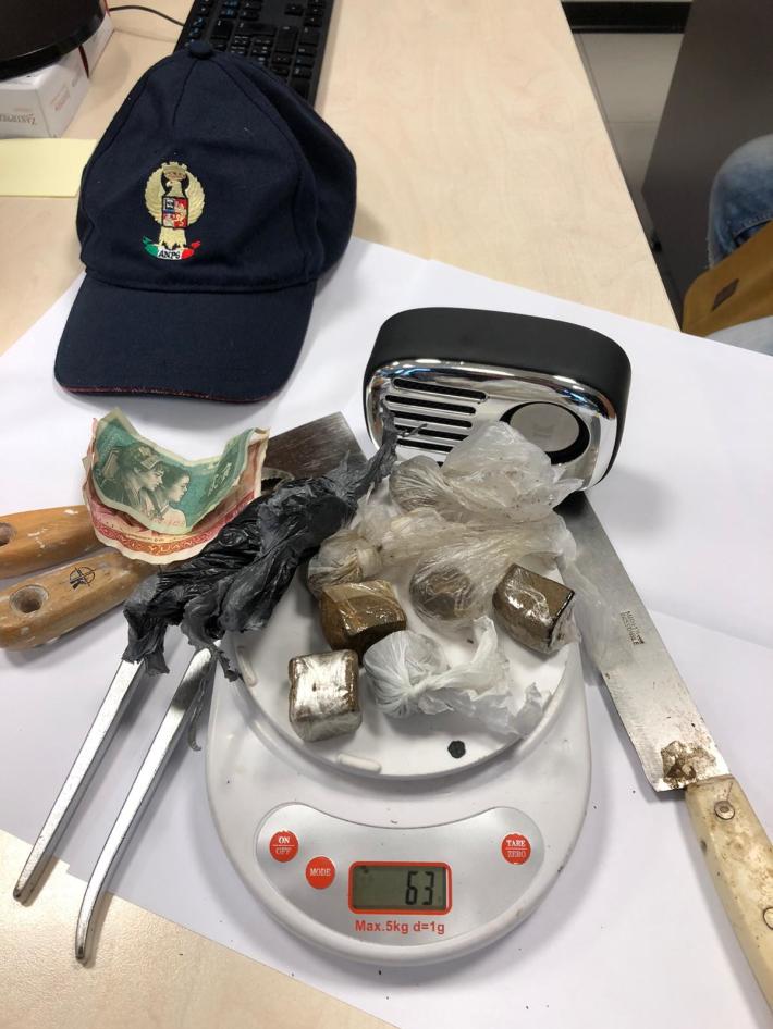 Parco Falcone e Borsellino, tra i cespugli droga e attrezzi da scasso