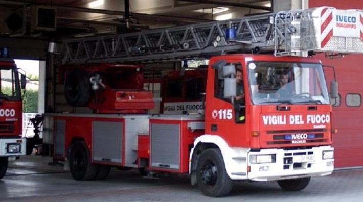 Auto vola fuori strada sulla provinciale a Ragazzola: due ferite. Sp 10 temporaneamente chiusa