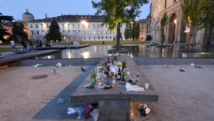 Vignali: &laquo;Alcol, deiezioni e commercio, il Comune &egrave; incapace di far rispettare i divieti&raquo;