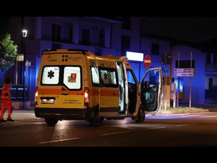 Cadavere di un 35enne su ciglio strada, ipotesi auto pirata