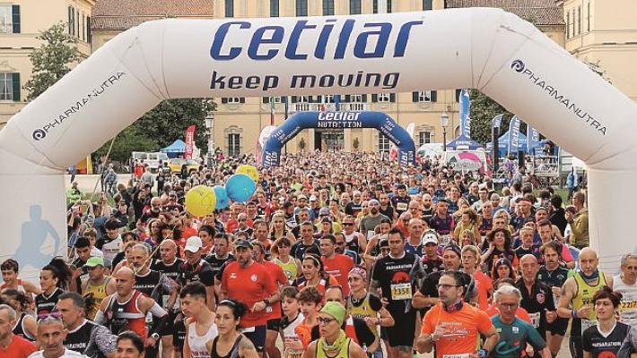 Parco, piazza, portici: la citt&agrave; al tramonto con la Cetilar Run
