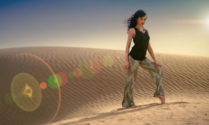 Dal Crazy Horse alla tiv&ugrave;, il passo di Deborah Lettieri