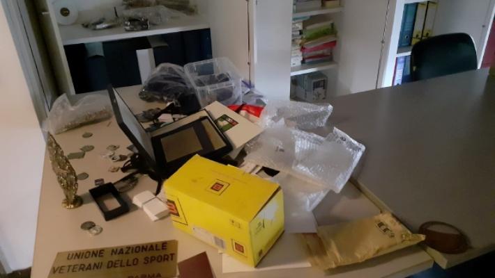 Raid all'Inzani: spariti tre computer, sede devastata