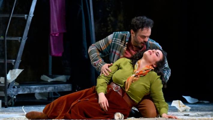 Teatro Regio, la prima della &laquo;Boh&egrave;me&raquo; divide il pubblico