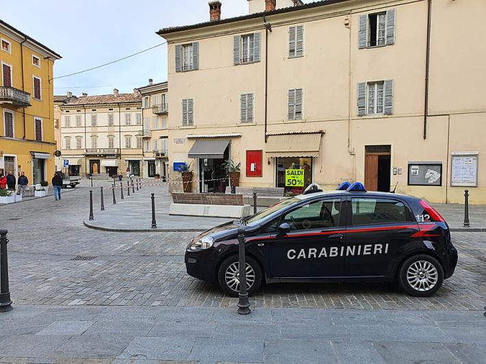  Langhirano, paga 4 forme di parmigiano con un assegno a vuoto: denunciato per truffa