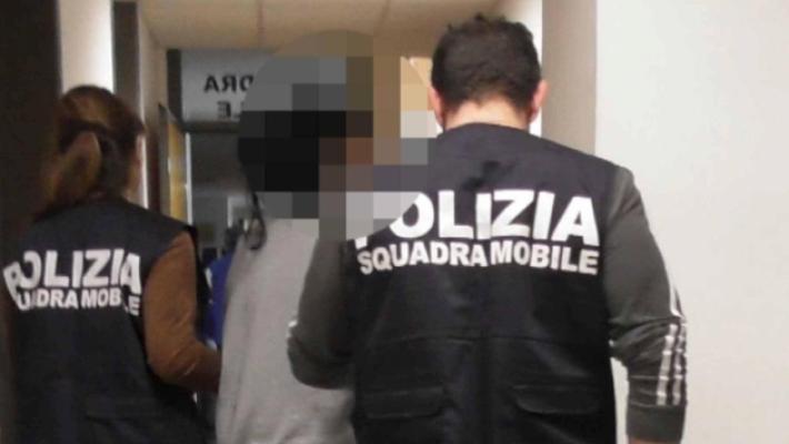 Dottoressa aggredita a calci pugni e sputi da tre persone in via Vasari. Spedizione punitiva?