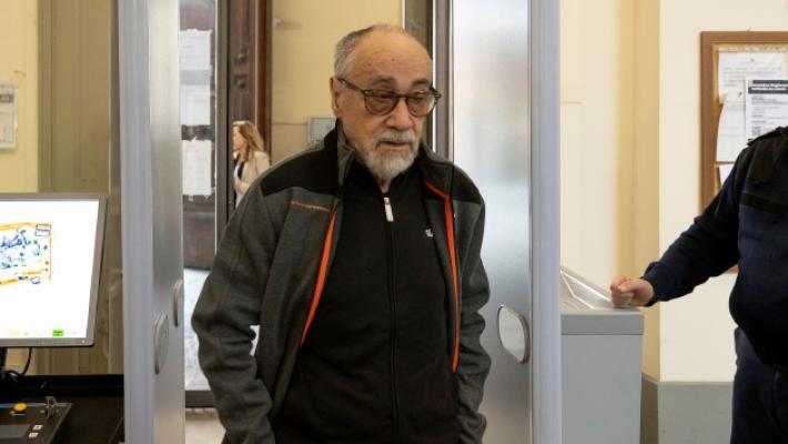 Uccise la moglie con una fucilata mentre dormiva, via al processo