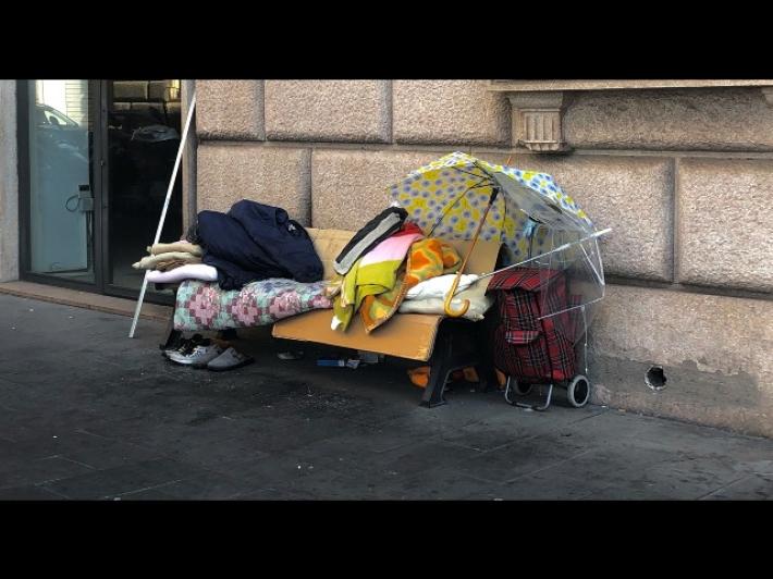 Clochard multato, troppo lontano da casa