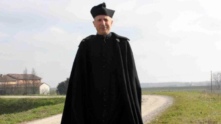 Dallo sci nautico agli ultraleggeri, va in pensione il prete volante