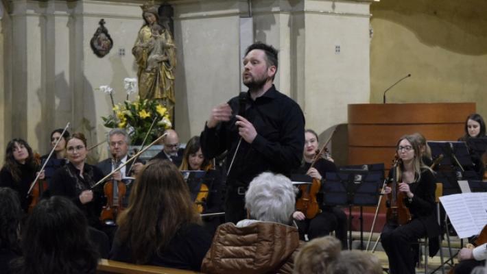 Stefano Zinetti alla guida dell'Orchestra dell'Universit&agrave; di Parma: &laquo;Dirigo da artigiano&raquo;