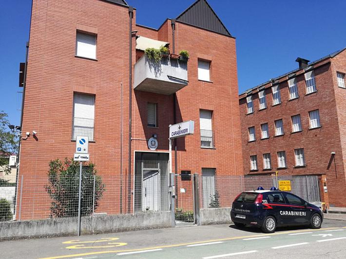 La relazione nasce via social: e lui le spilla 3 mila euro. Denunciato per truffa insieme alla vera compagna