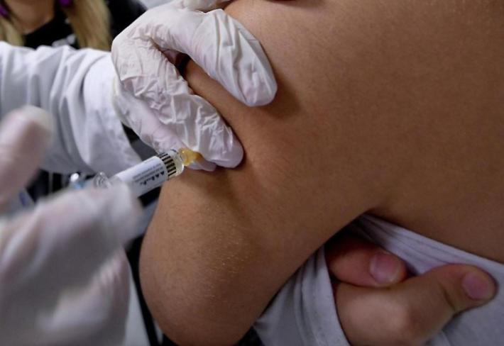 Il Cts: inaccettabili le parole di Crisanti sui vaccini 