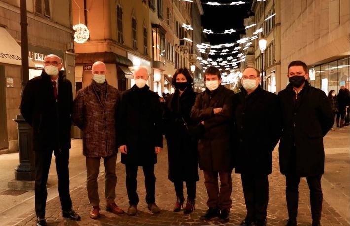  Iniziano ad accendersi le luminarie di Natale
