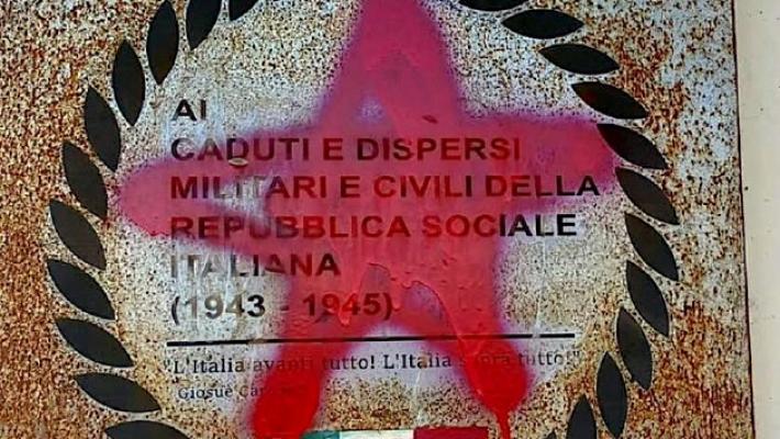 Fontevivo, imbrattata la lapide che ricorda i morti della Repubblica sociale
