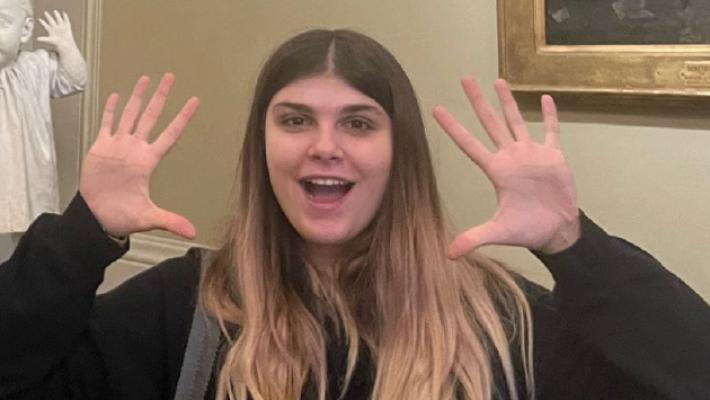 Il dolore degli amici: &laquo;Ciao Anna, saremo per sempre la tua classe&raquo;