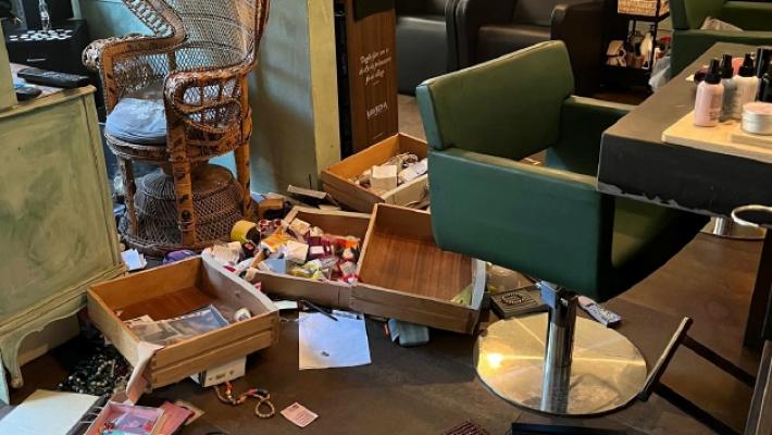 Spaccata e saccheggio dal parrucchiere: &egrave; il secondo furto in 8 giorni