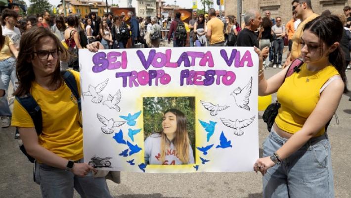 I compagni di classe di Anna Bazzali: &laquo;Ciao, sole nostro&raquo;