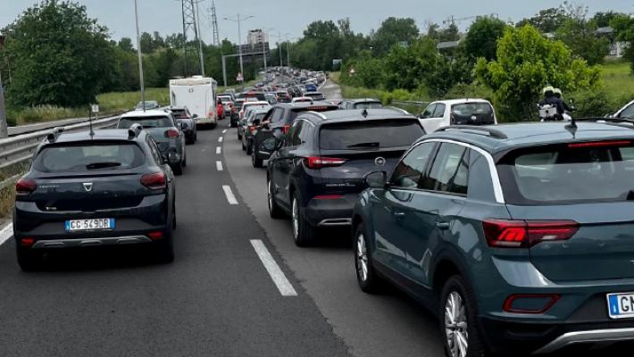 Strade chiuse e deviazioni: l'&laquo;&Eacute;tape&raquo; manda il traffico in tilt