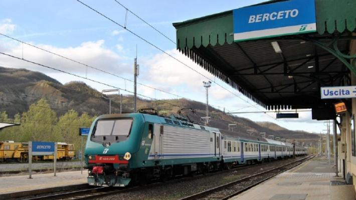 Pontremolese, ancora ritardi e disservizi: esplode la protesta dei pendolari
