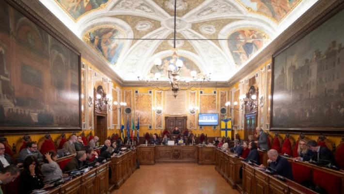 I redditi di sindaco, assessori e consiglieri: il notaio Dalla Tana &laquo;paperone&raquo; del municipio