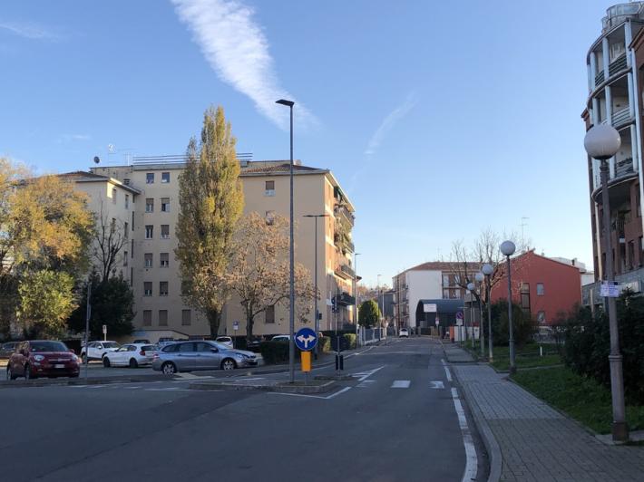 Forzano la finestra e portano via tutti i gioielli