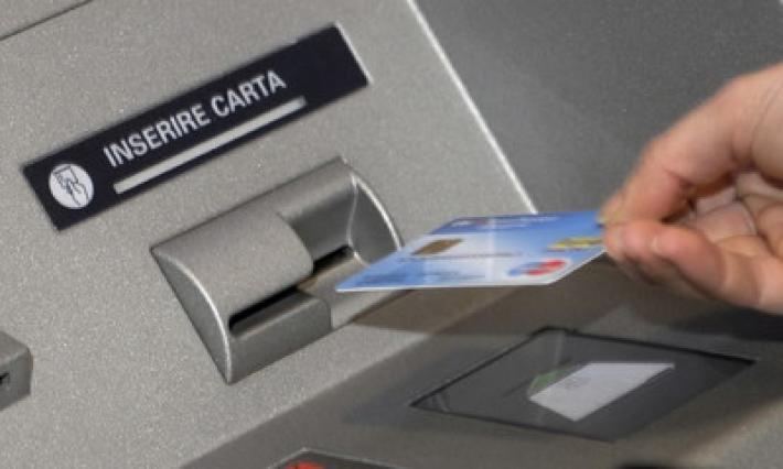 Attacchi informatici da 800mila euro ai bancomat, sgominata banda. Una delle basi era Parma
