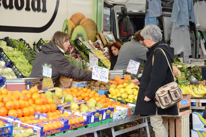 La protesta degli ambulanti: mercato a met&agrave;
