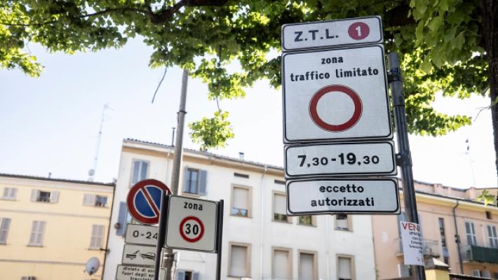 Nuovi cartelli stradali in arrivo: il Comune approva il progetto da 745mila euro