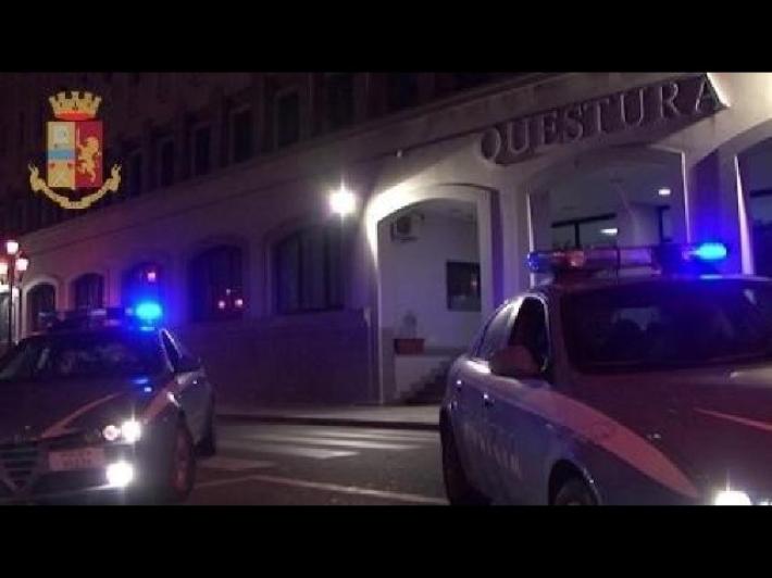 Uccide compagna a coltellate, poi si costituisce