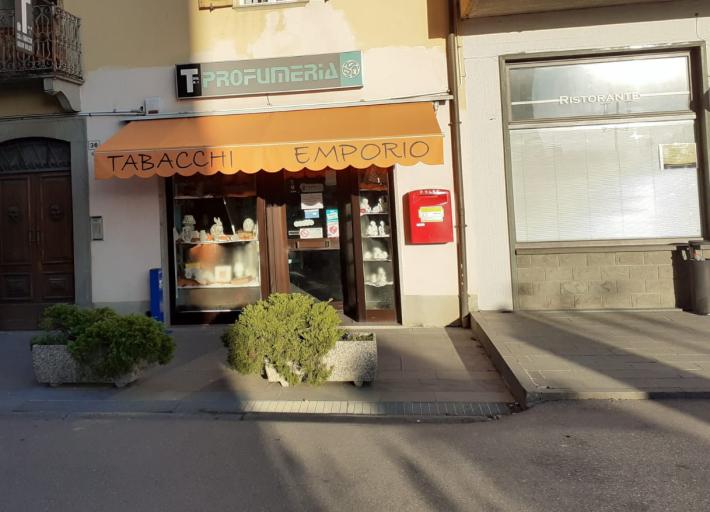 Chiude il deposito di tabacchi. &laquo;Cos&igrave; si uccide il commercio in montagna&raquo;