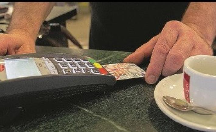 Obbligo del Pos, da gioved&igrave; multe per chi non lo accetta