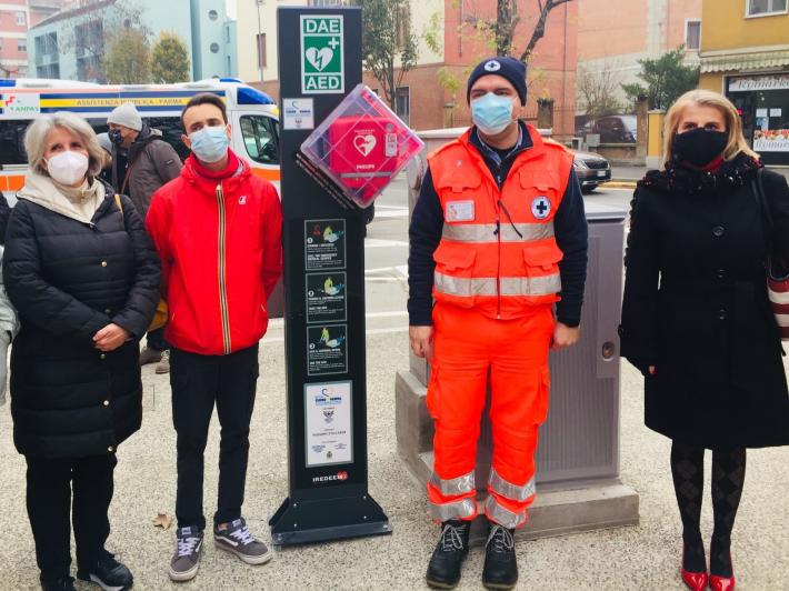 Inaugurato il nuovo DAE in piazzale Pablo in memoria di Massimo Zaccardi