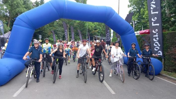 Tutti in sella. E a guidare il gruppo c'era &laquo;el diablo&raquo; Chiappucci