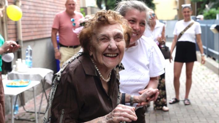 Il condominio festeggia i 100 anni di Liliana Bragadini