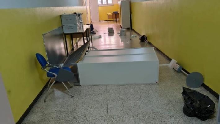 Paciolo, raid nei corridoi mentre fuori si festeggia: danni e rabbia