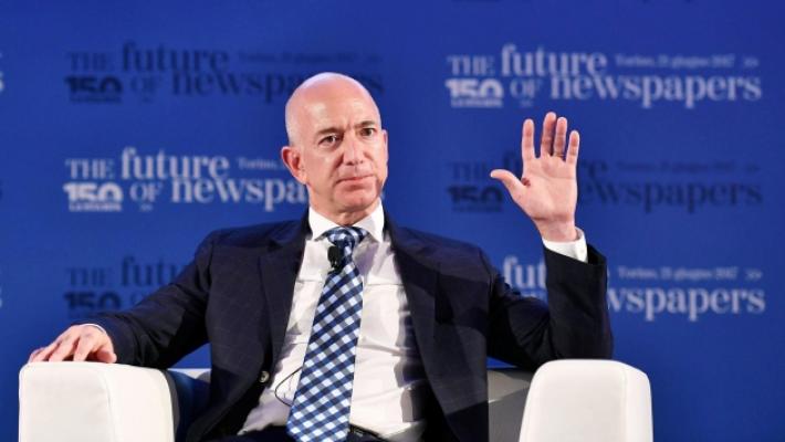 Jeff Bezos, confetti e gondole