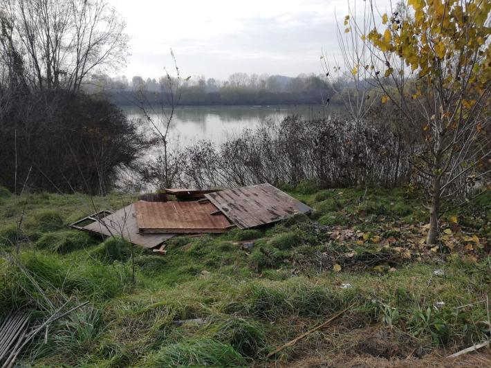 Capanno per birdwatching fatto a pezzi. Il sindaco: &laquo;Incivili&raquo;